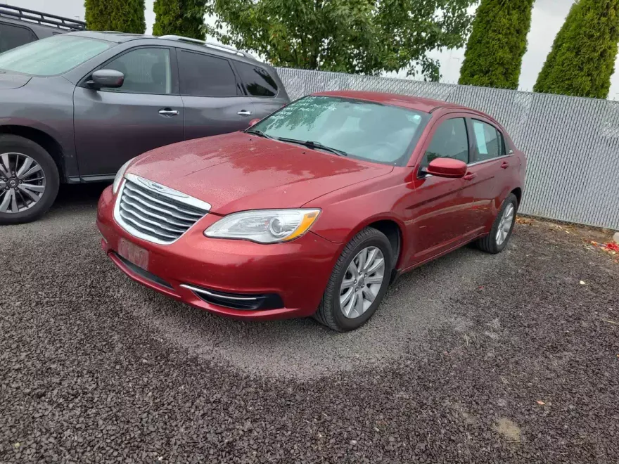 2014 Chrysler 200 Touring photo 1