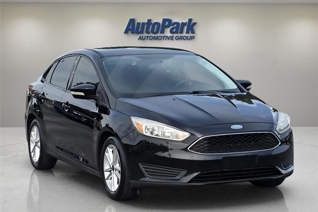 2017 Ford Focus SE photo 1