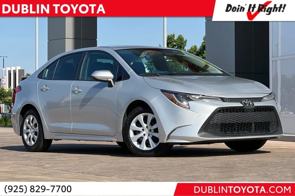 2022 Toyota Corolla LE photo 1