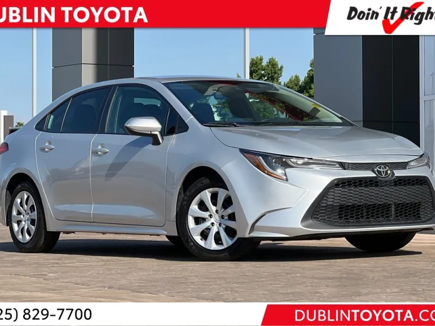 2022 Toyota Corolla LE photo 1