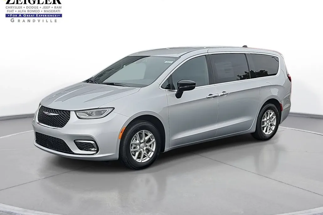 2026 Chrysler Pacifica photo 1