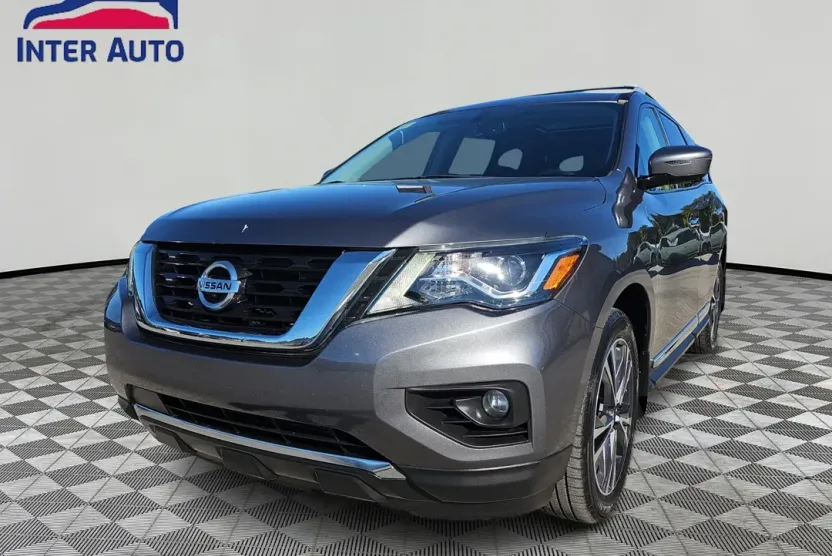 2017 Nissan Pathfinder Platinum photo 1