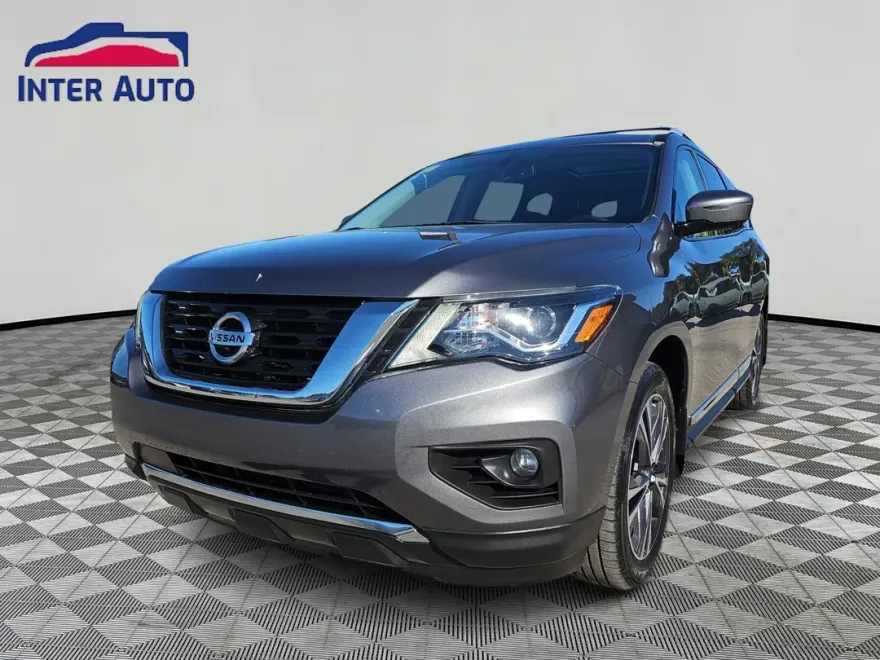 2017 Nissan Pathfinder Platinum photo 1