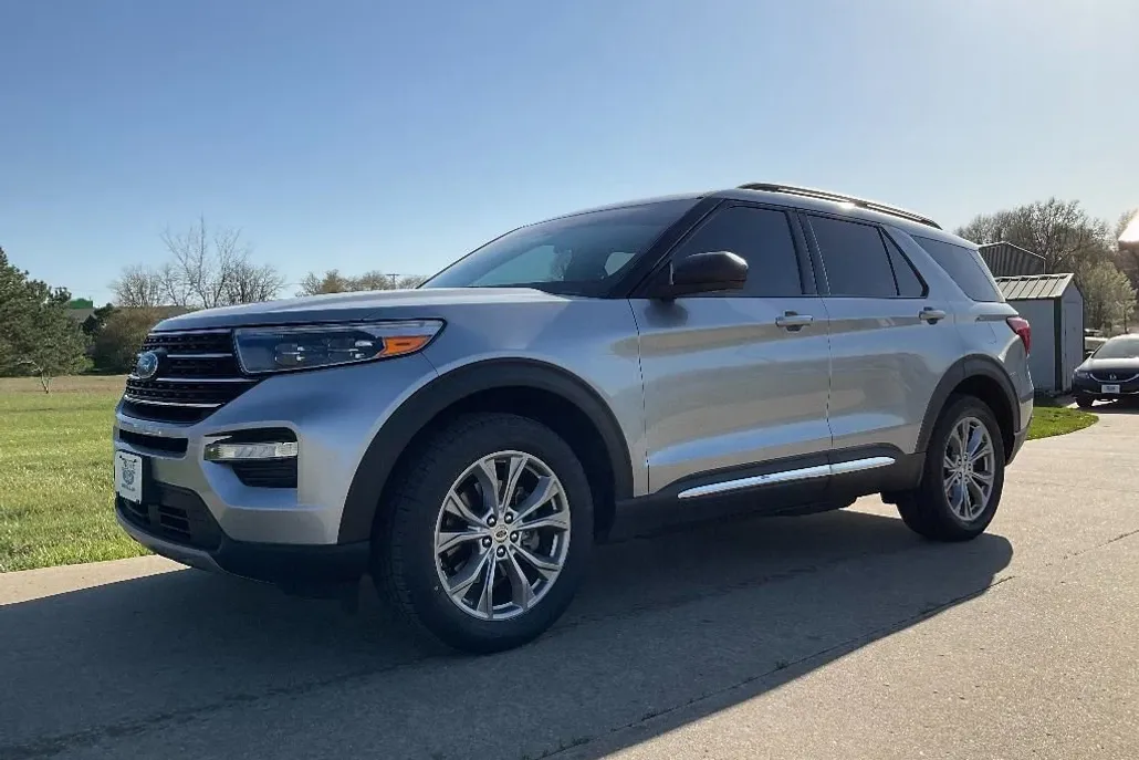 2020 Ford Explorer XLT photo 1