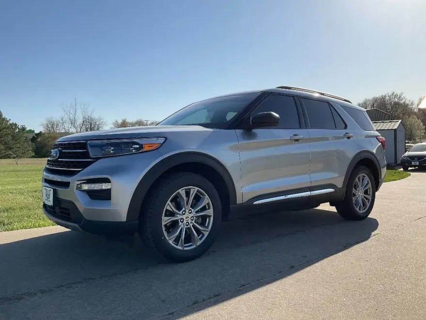 2020 Ford Explorer XLT photo 1