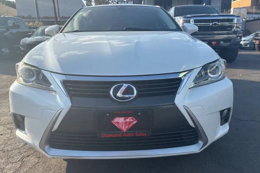 2014 Lexus CT 200h photo 1
