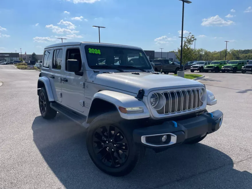 2024 Jeep Wrangler 4xe Sahara photo 1
