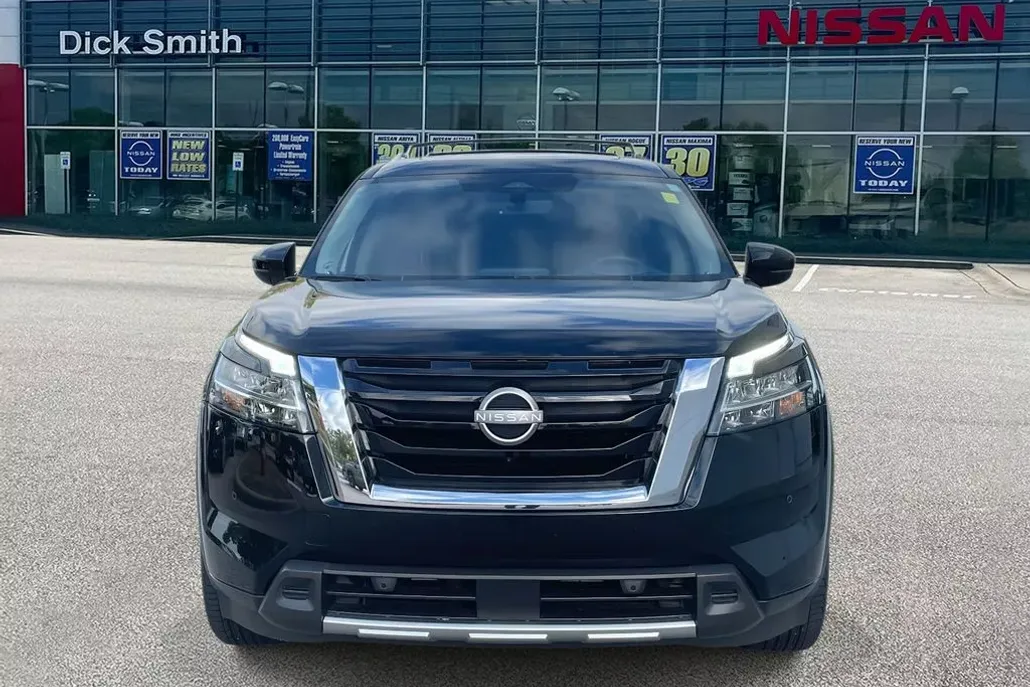 2024 Nissan Pathfinder Platinum photo 1