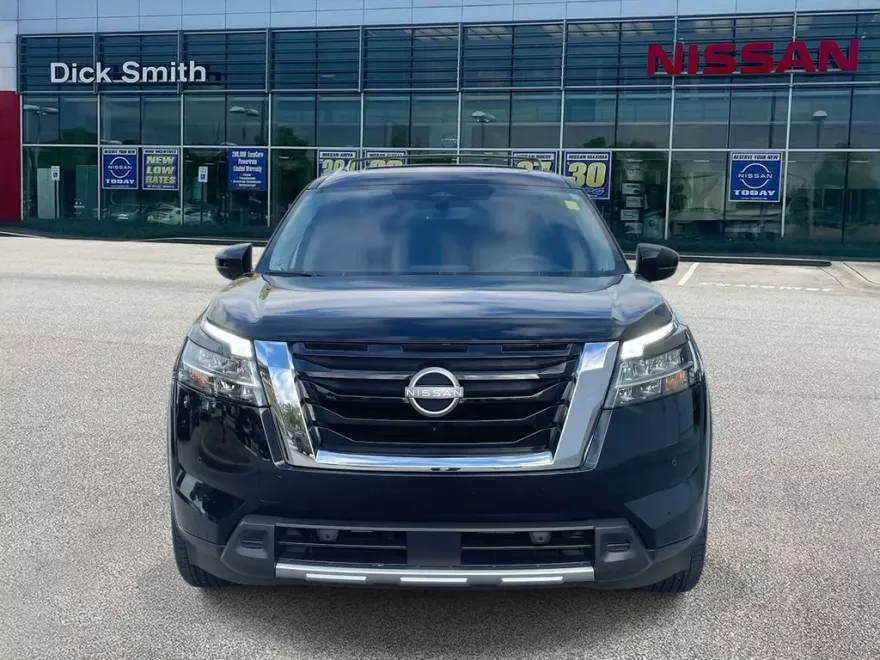 2024 Nissan Pathfinder Platinum photo 1