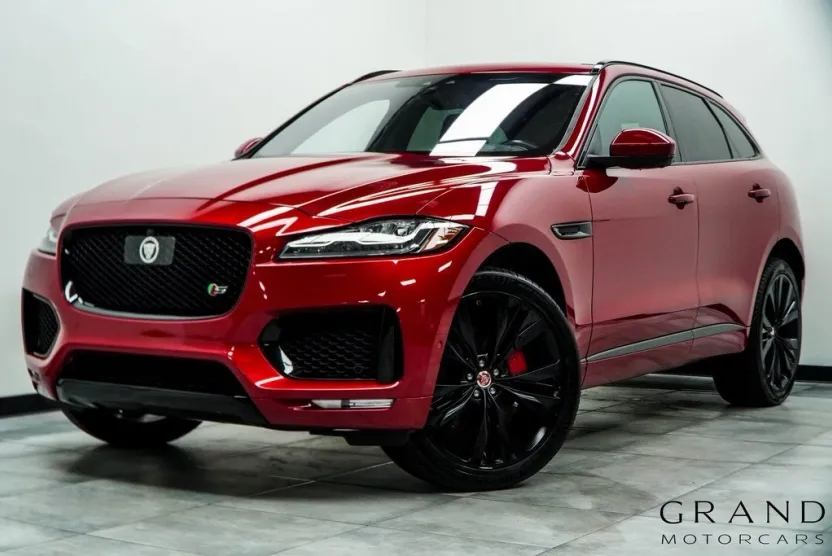 2019 Jaguar F-PACE S photo 1