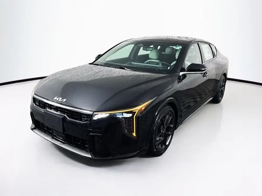2025 Kia K4 GT-Line Turbo photo 1