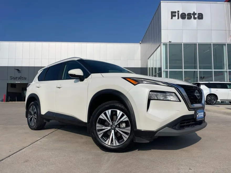 2022 Nissan Rogue SV photo 1