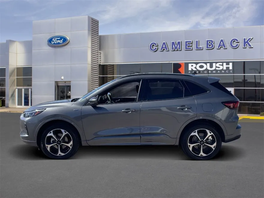 2024 Ford Escape ST-Line Elite photo 1