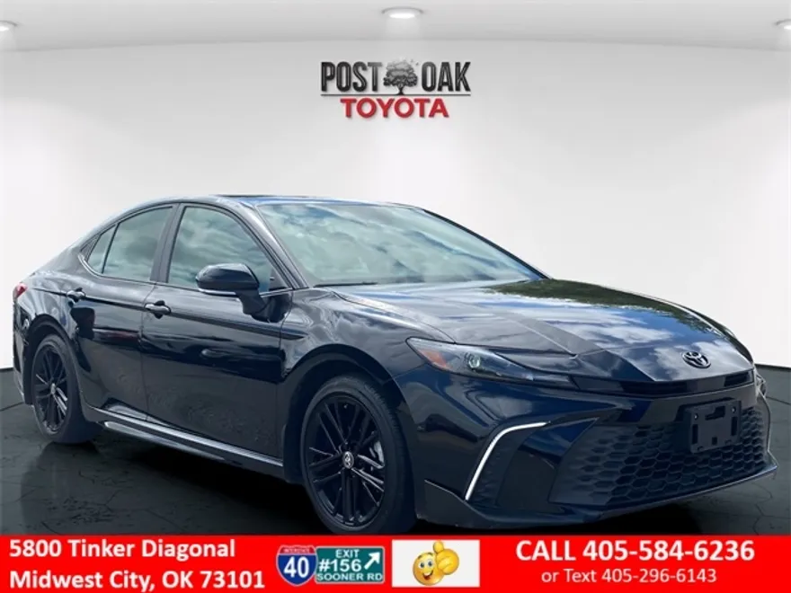 2025 Toyota Camry SE photo 1