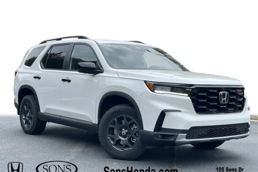 2025 Honda Pilot TrailSport photo 1