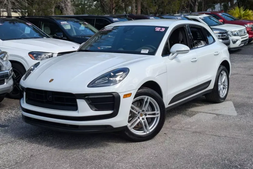 2023 Porsche Macan Base photo 1