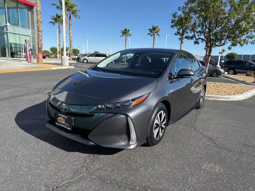 2018 Toyota Prius Prime Plus photo 1