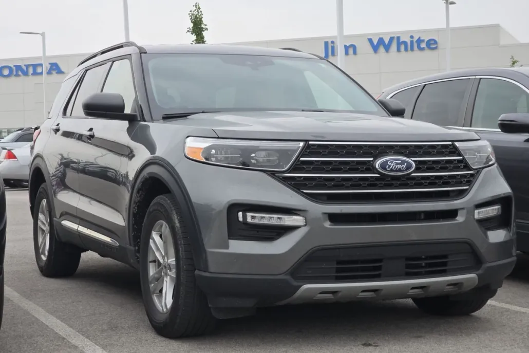 2023 Ford Explorer XLT photo 1
