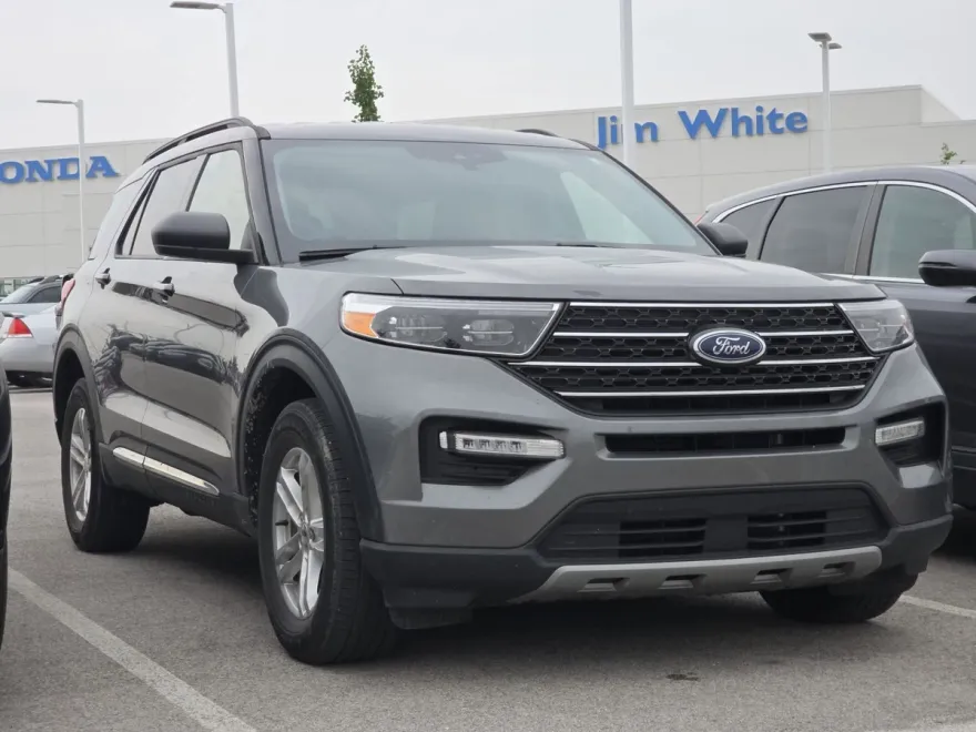 2023 Ford Explorer XLT photo 1