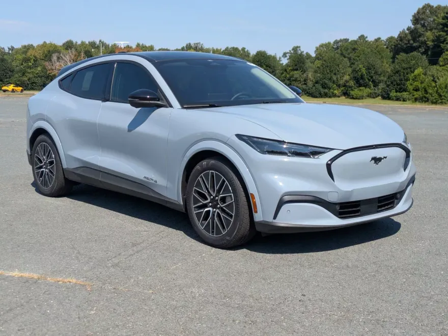 2025 Ford Mustang Mach-E Premium photo 1