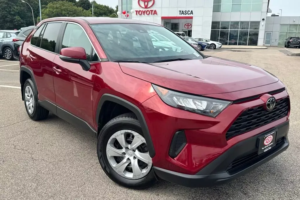 2022 Toyota RAV4 LE photo 1