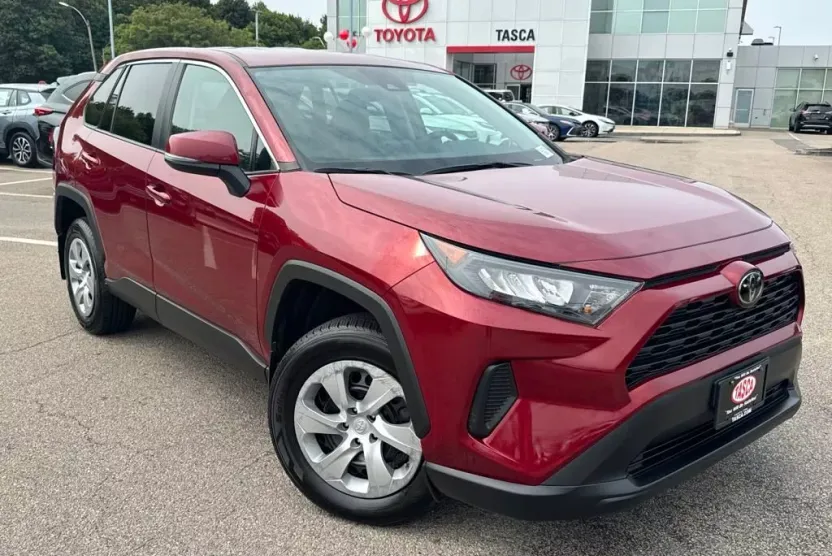 2022 Toyota RAV4 LE photo 1