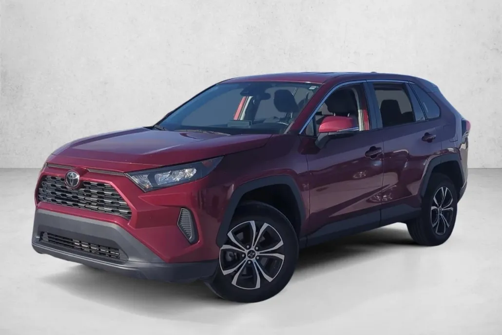 2022 Toyota RAV4 LE photo 1