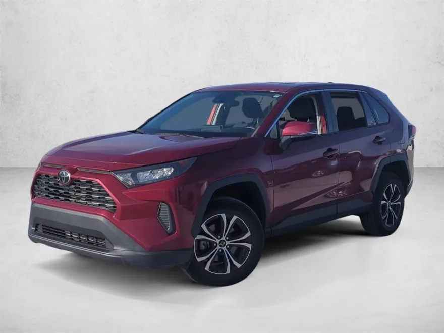 2022 Toyota RAV4 LE photo 1