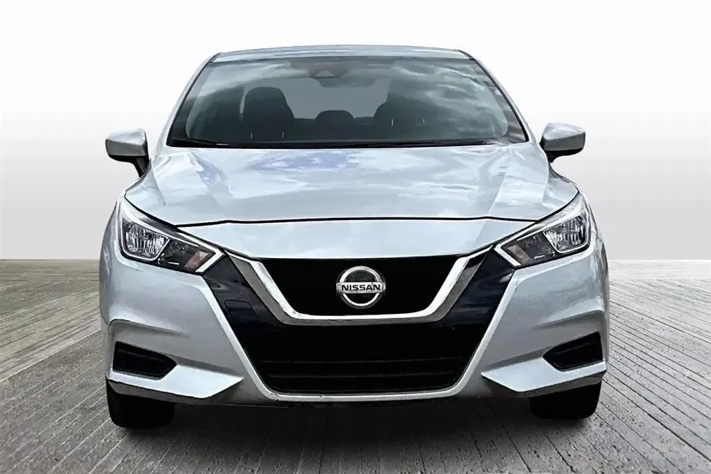 2022 Nissan Versa SV Sedan photo 1