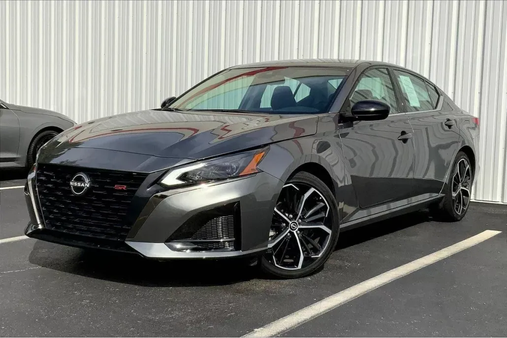 2024 Nissan Altima 2.5 SR photo 1