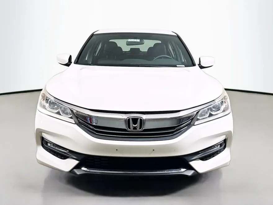 2017 Honda Accord Sport SE photo 1