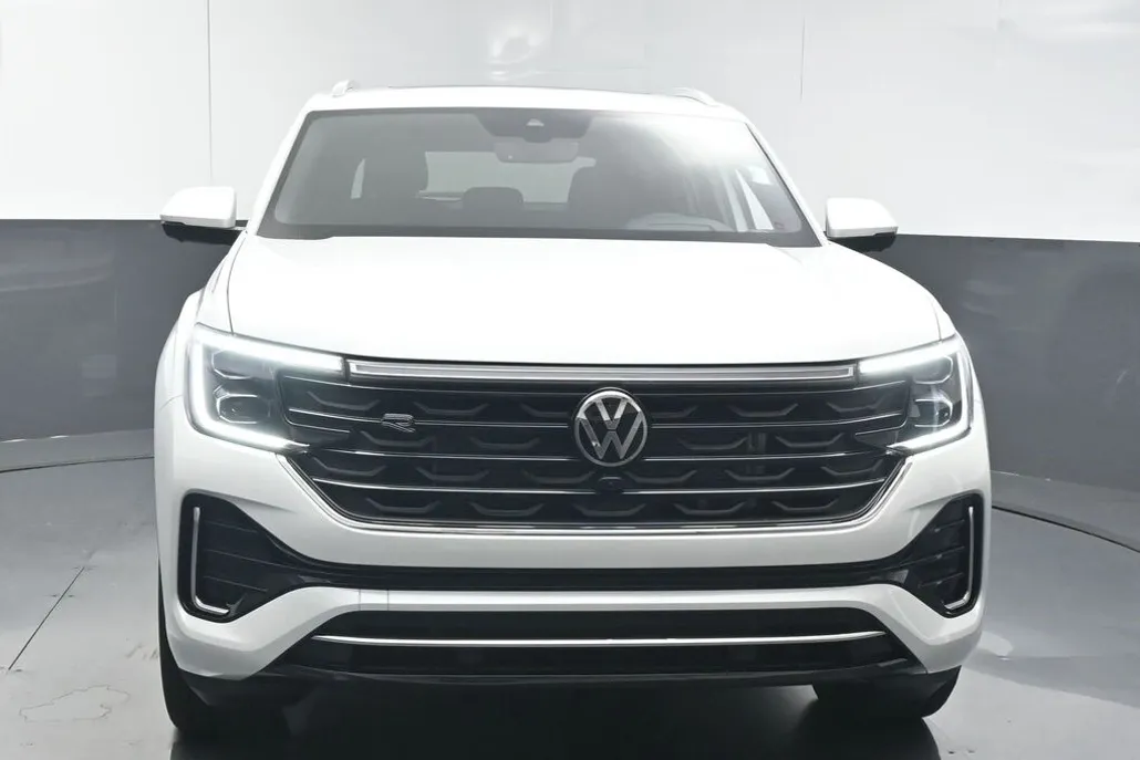 2025 Volkswagen Atlas Cross Sport SEL Premium R-Line photo 1