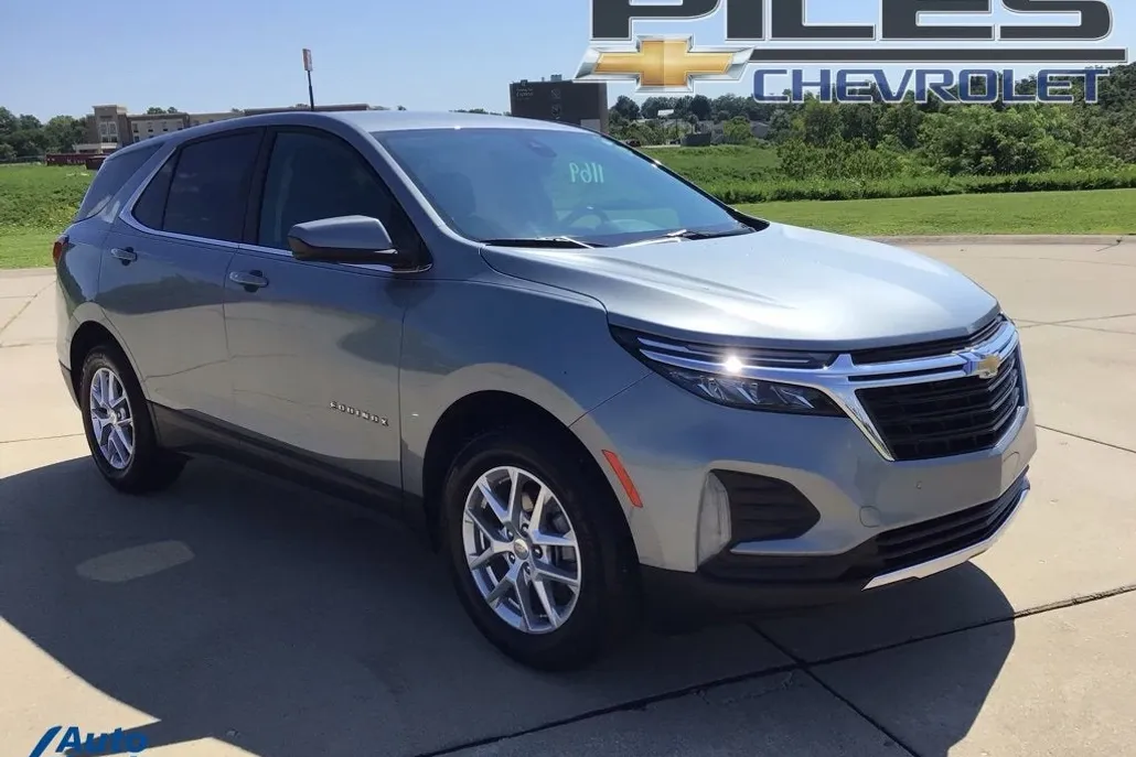 2024 Chevrolet Equinox LT photo 1