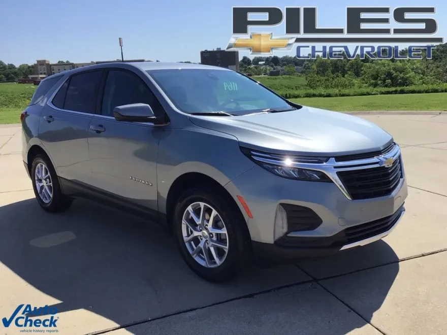 2024 Chevrolet Equinox LT photo 1