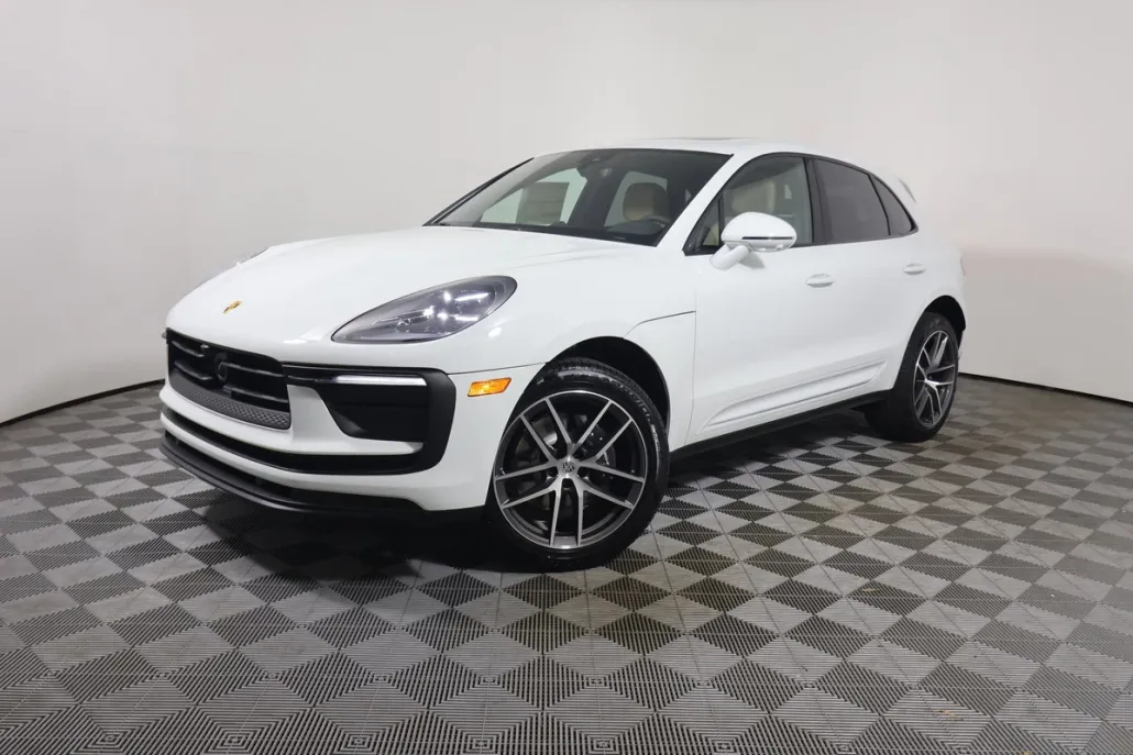 2026 Porsche Macan T photo 1