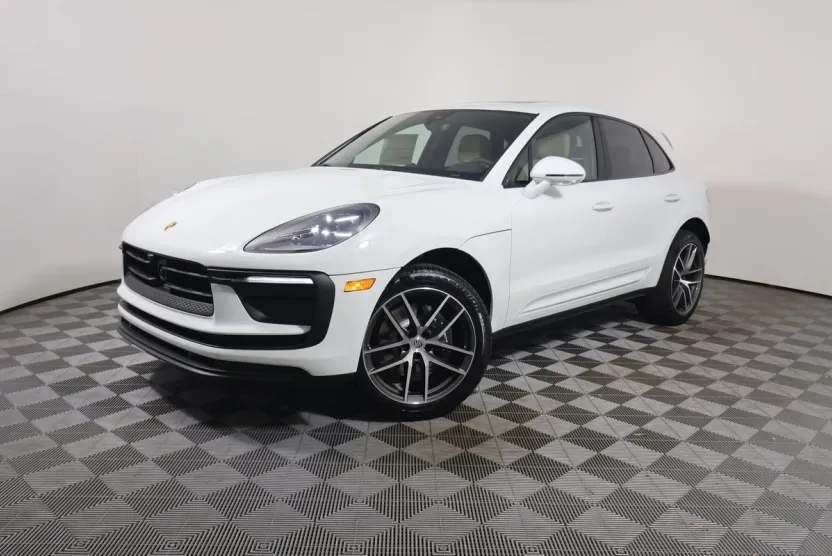 2026 Porsche Macan T photo 1