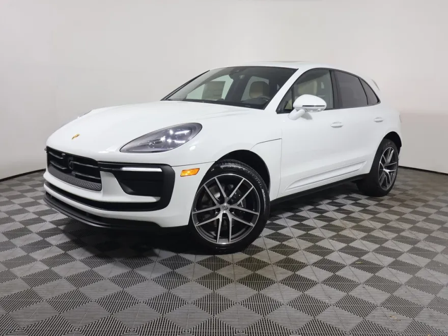 2026 Porsche Macan T photo 1