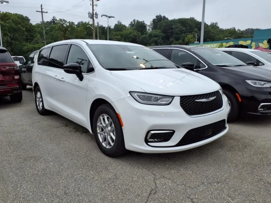 2026 Chrysler Pacifica photo 1