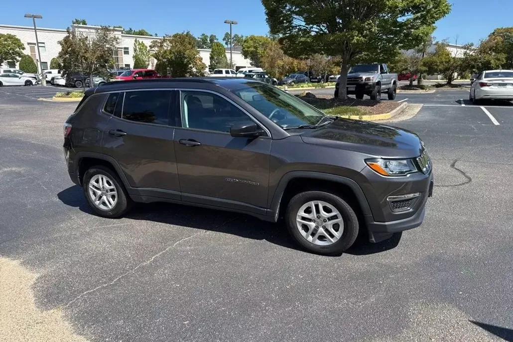 2019 Jeep Compass Sport photo 1