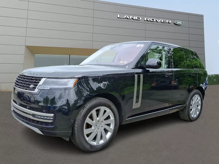 2023 Land Rover Range Rover SE photo 1
