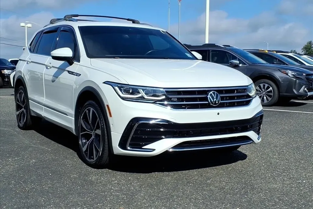2023 Volkswagen Tiguan SEL R-Line Black photo 1