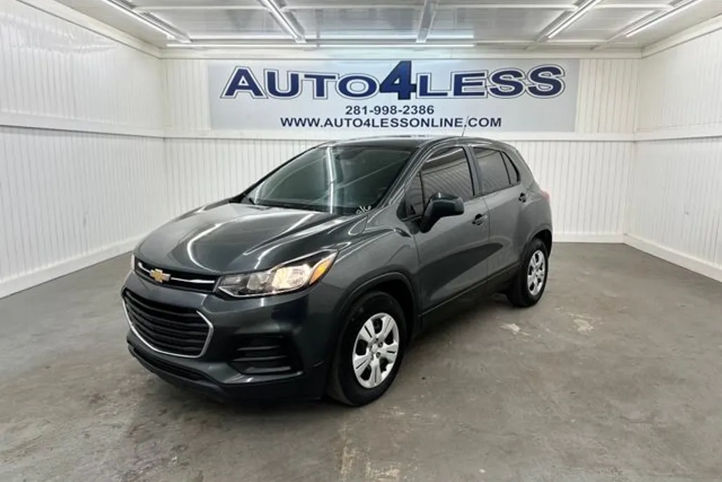 2019 Chevrolet Trax LS photo 1
