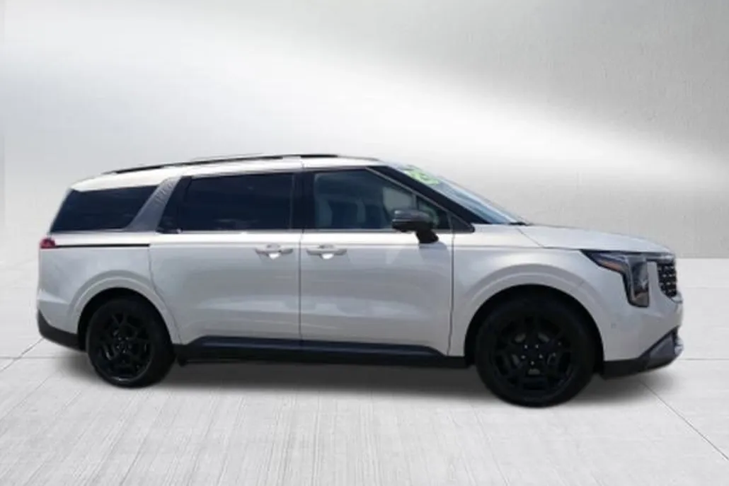 2025 Kia Carnival SX Prestige photo 1