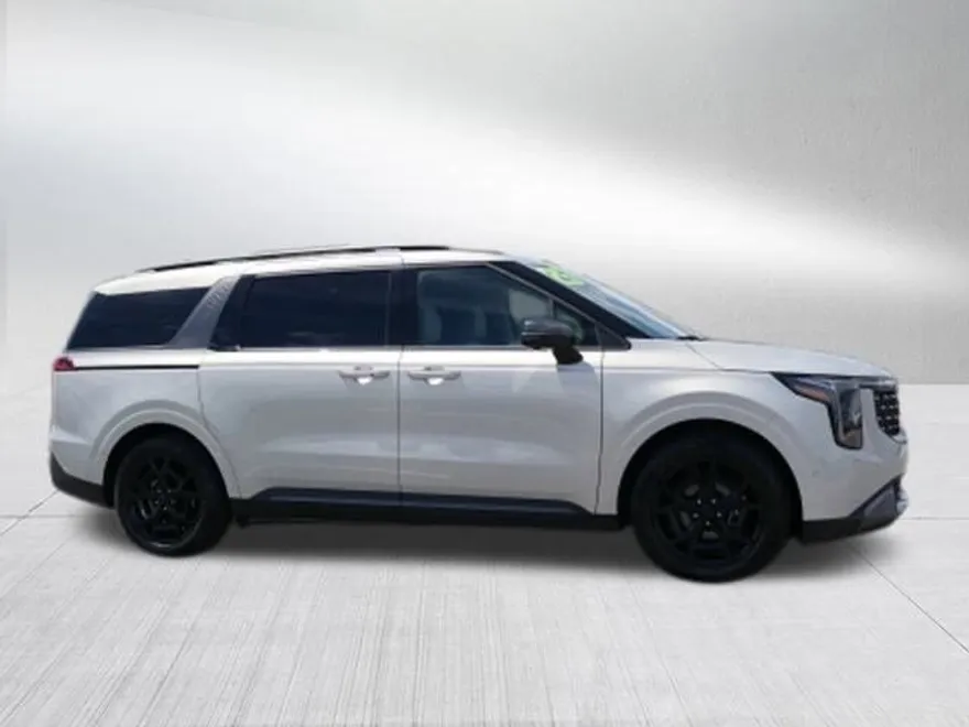2025 Kia Carnival SX Prestige photo 1