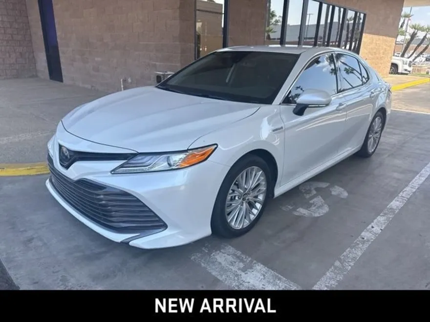 2020 Toyota Camry Hybrid XLE photo 1