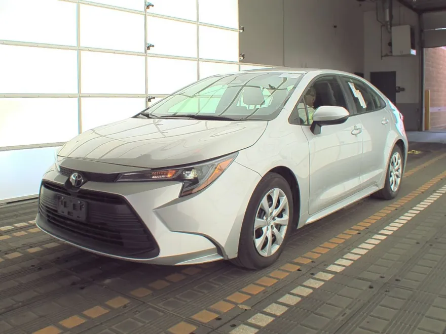 2023 Toyota Corolla LE photo 1