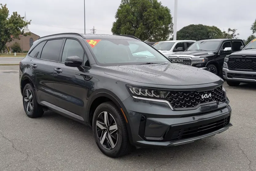 2022 Kia Sorento S photo 1