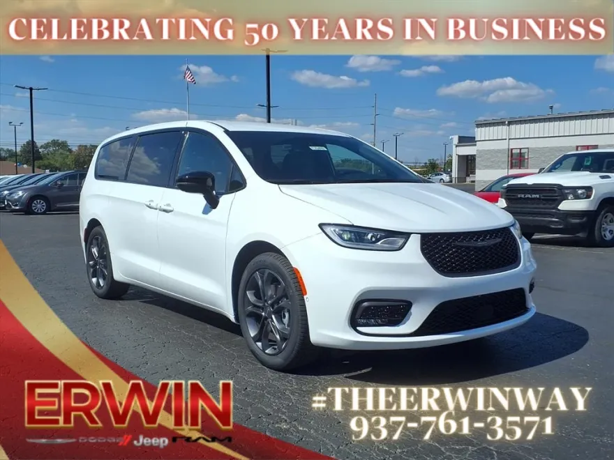 2026 Chrysler Pacifica photo 1
