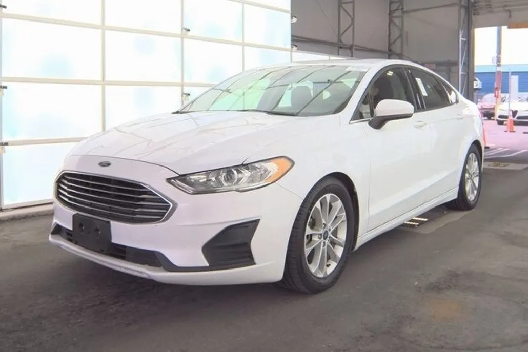 2020 Ford Fusion SE photo 1
