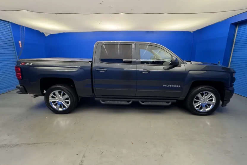 2018 Chevrolet Silverado 1500 LT photo 1